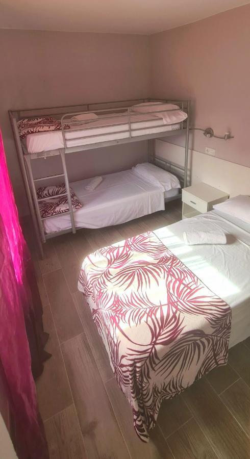 Hostal La Cabana Салоу Экстерьер фото