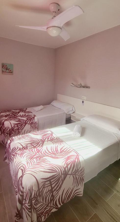 Hostal La Cabana Салоу Экстерьер фото