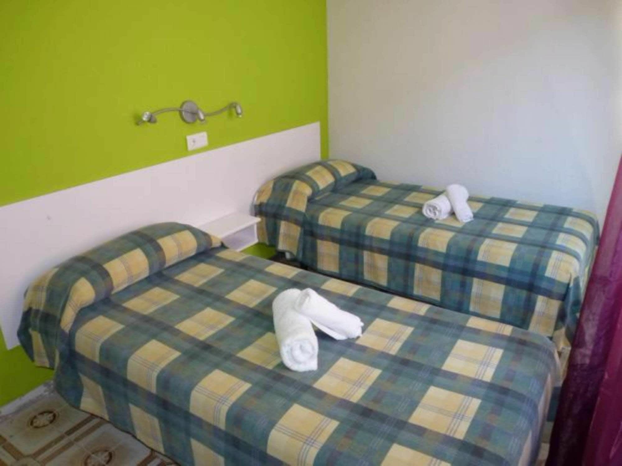 Hostal La Cabana Салоу Экстерьер фото