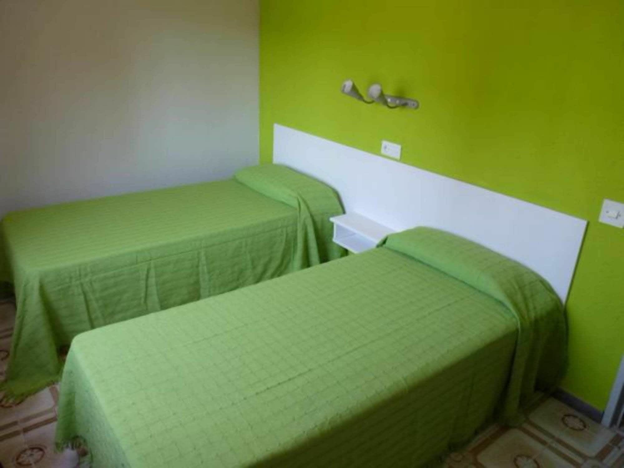 Hostal La Cabana Салоу Экстерьер фото